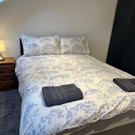 Luton Home Near Airport Private & Shared Bathroom Option מראה חיצוני תמונה