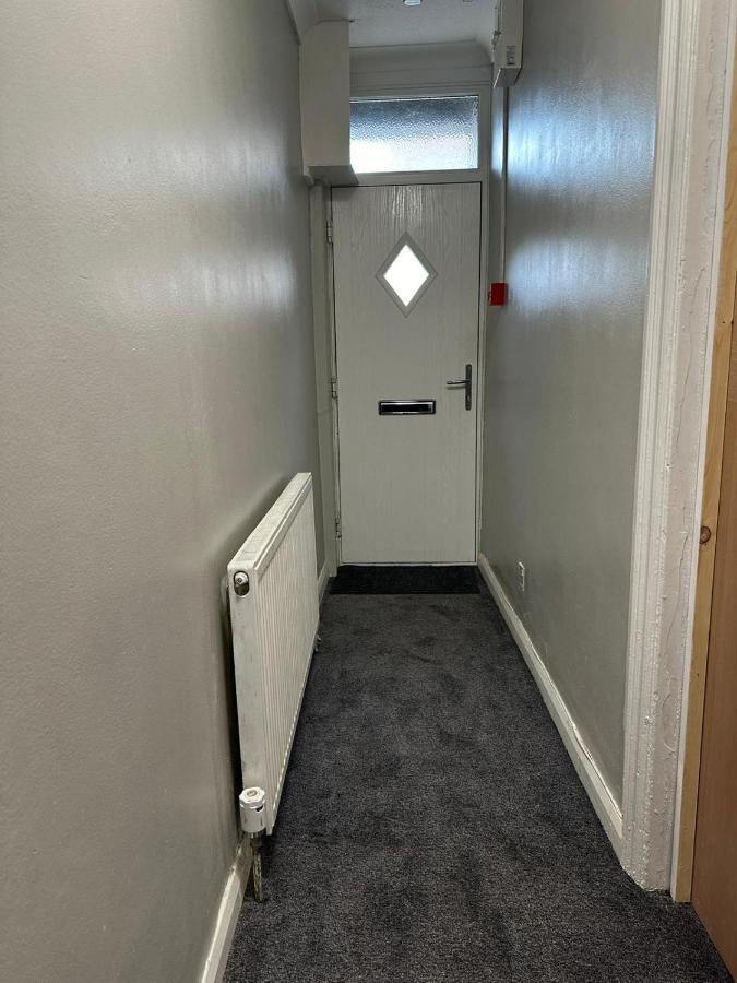 Luton Home Near Airport Private & Shared Bathroom Option מראה חיצוני תמונה