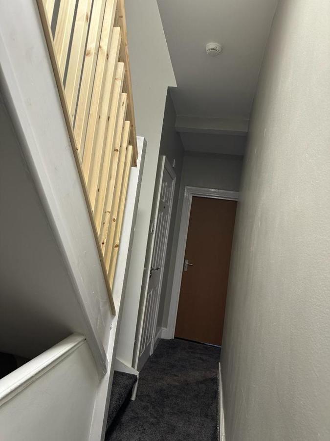Luton Home Near Airport Private & Shared Bathroom Option מראה חיצוני תמונה