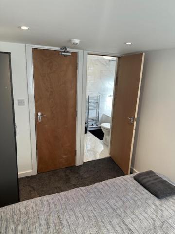 Luton Home Near Airport Private & Shared Bathroom Option מראה חיצוני תמונה